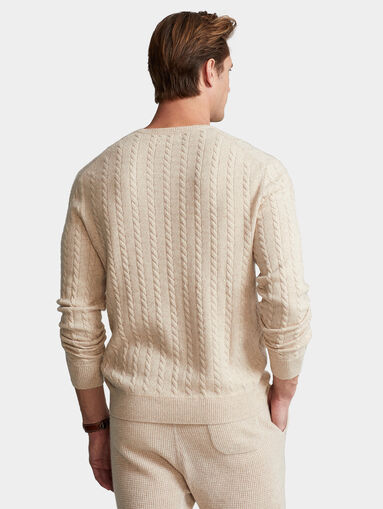 Beige sweater with oval neckline - 3