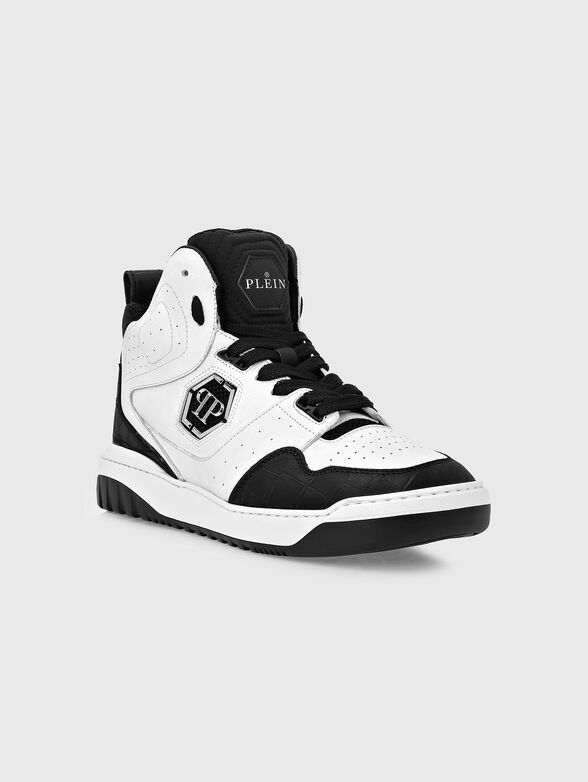 Sports shoes with contrasting elements - 2