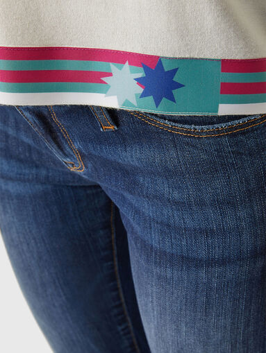 Sweater with multi-colored detail - 4