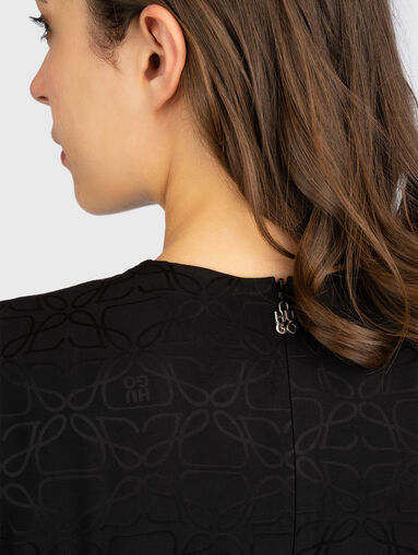 Midi dress with floral motif and slit - 4