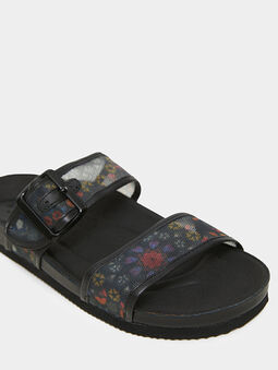 Black sandals with butterfly print - 5