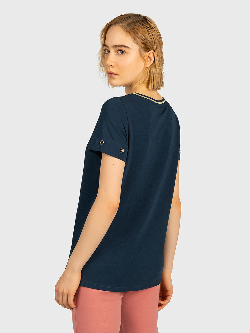 Blue t-shirt with gold-tone accents - 3