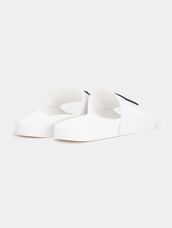 Slides in black with logo detail - 4