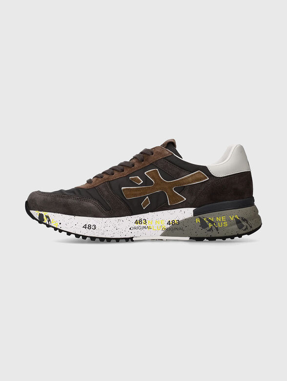 Sneakers with a contrasting logo - 3