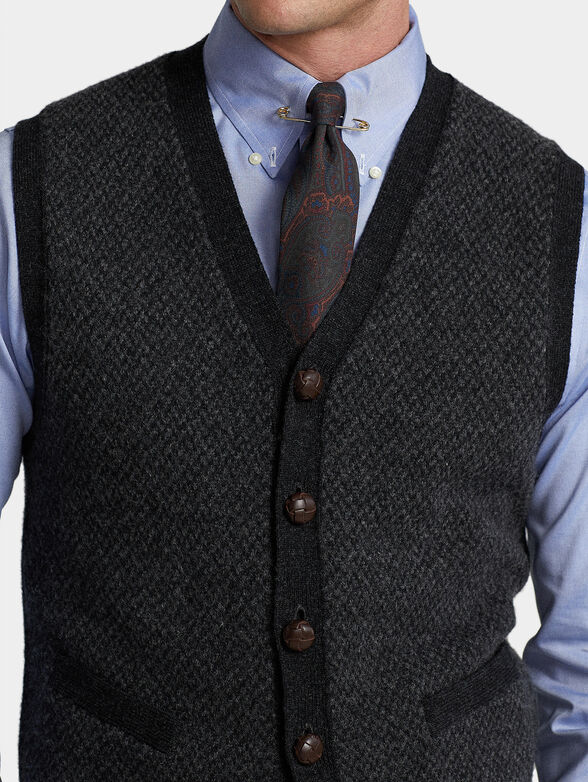 Sleeveless cardigan with accent buttons - 4