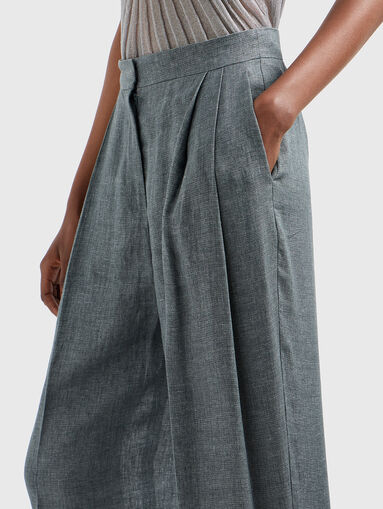 Grey trousers with darts - 3