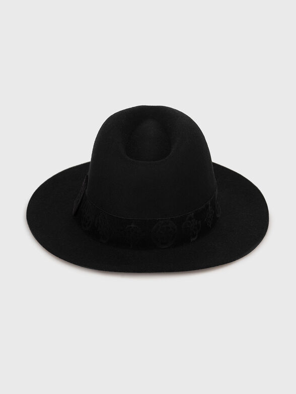 Hat in black color - 2