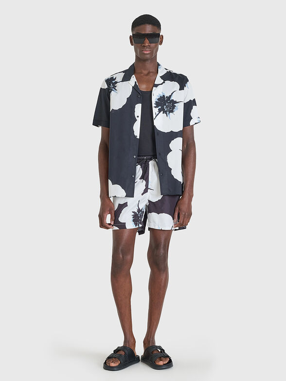Beach shorts with print - 4