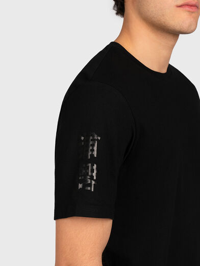 Black printed t-shirt with Japanese motifs - 2
