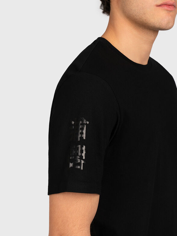 Black printed t-shirt with Japanese motifs - 2