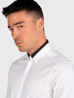 White cotton shirt with accent collar - 4