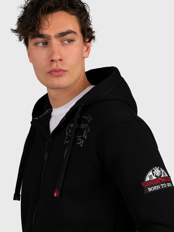 Hooded sweatshirt and zipper - 3