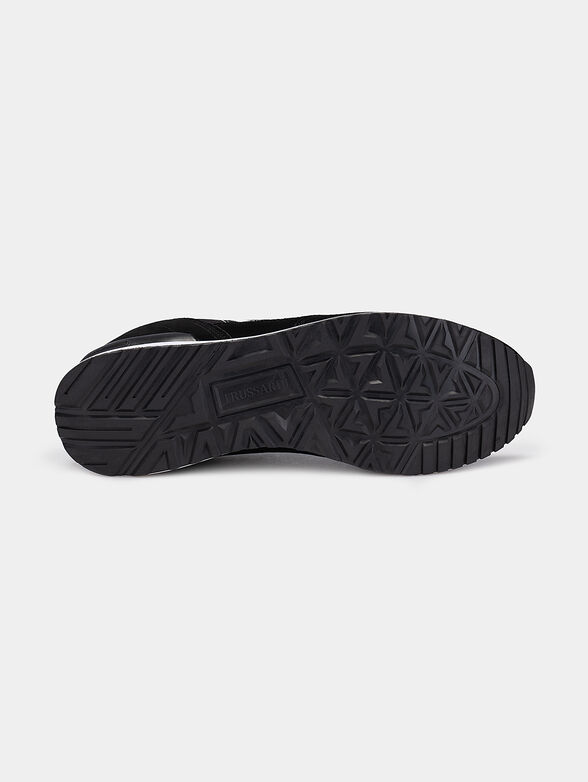 Sports shoes with logo - 5