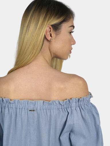 Blouse with Spanish neckline and lace - 5