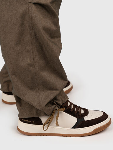 Cargo pants with contrast pockets - 4