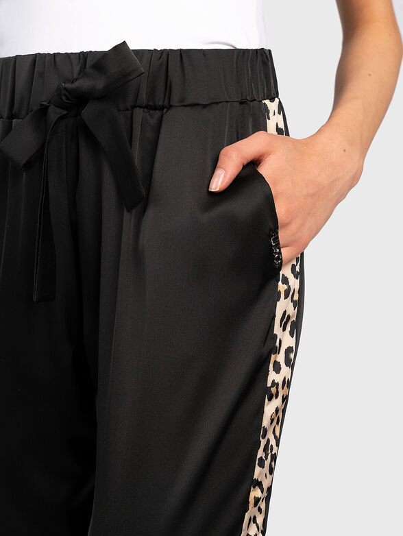 Jogger pants with leopard straps - 2