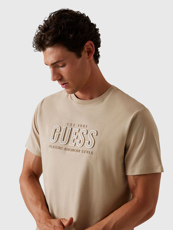 Cotton T-shirt with oval neckline in beige - 4