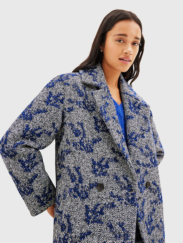 Coat with contrast details - 4