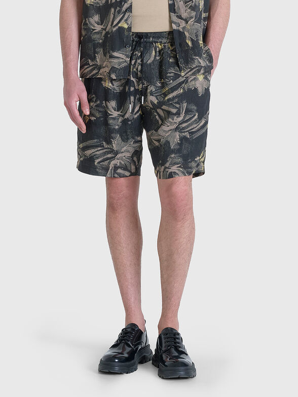 Shorts with abstract print - 1