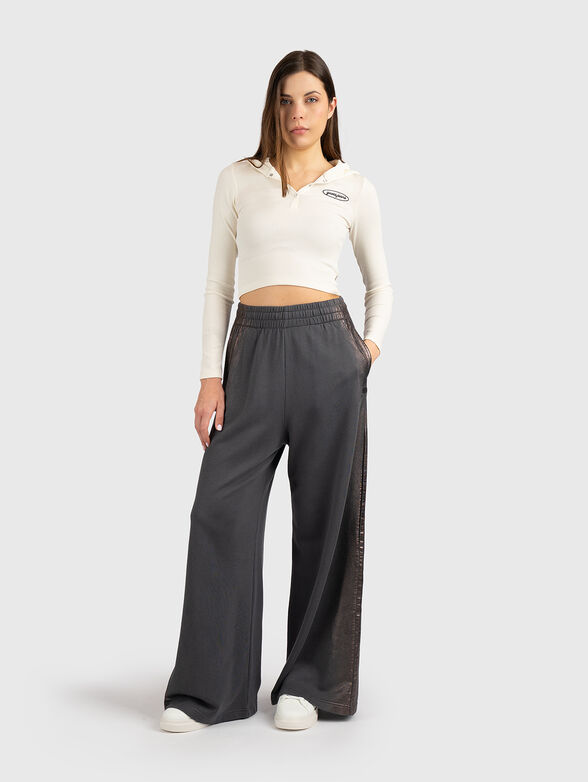 Sweatshirt with hood and buttons - 2