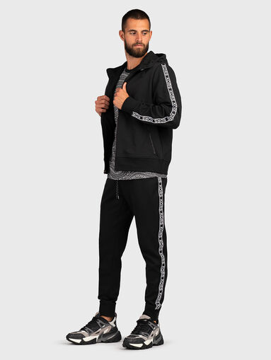 Sweatshirt with contrast logo stripe - 5