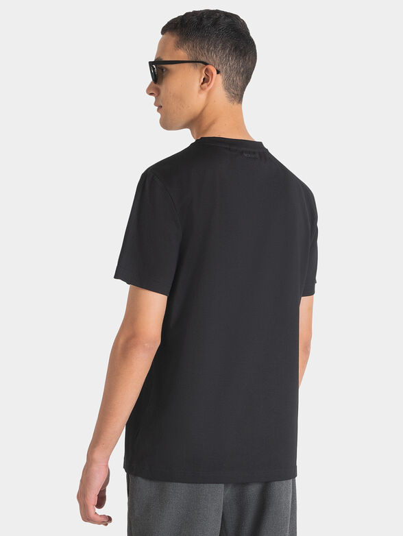 T-shirt with contrasting print - 2