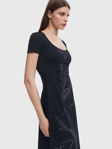 Midi dress with oval neckline - 3