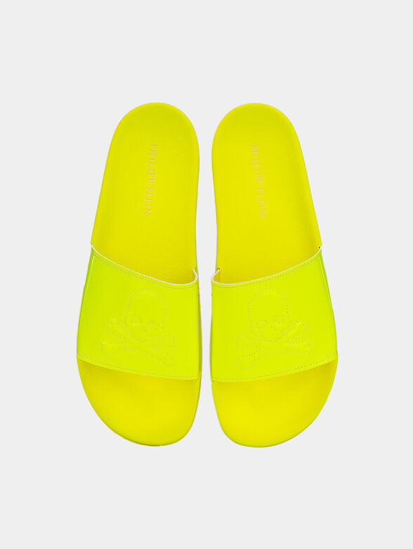 Slides with embossed skull - 6