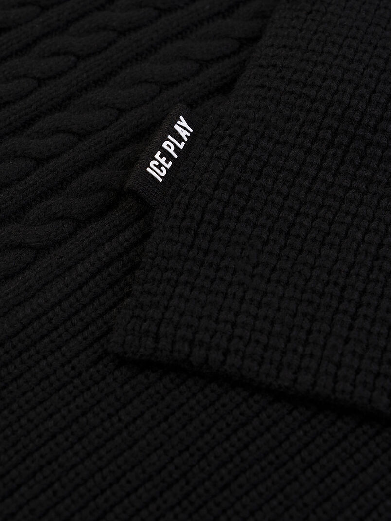 Knitted wool blend scarf in black colour - 3