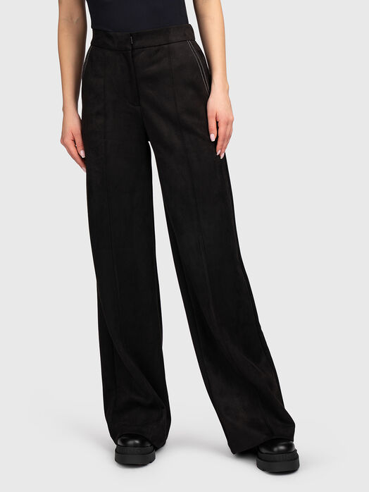 Sports trousers with logo