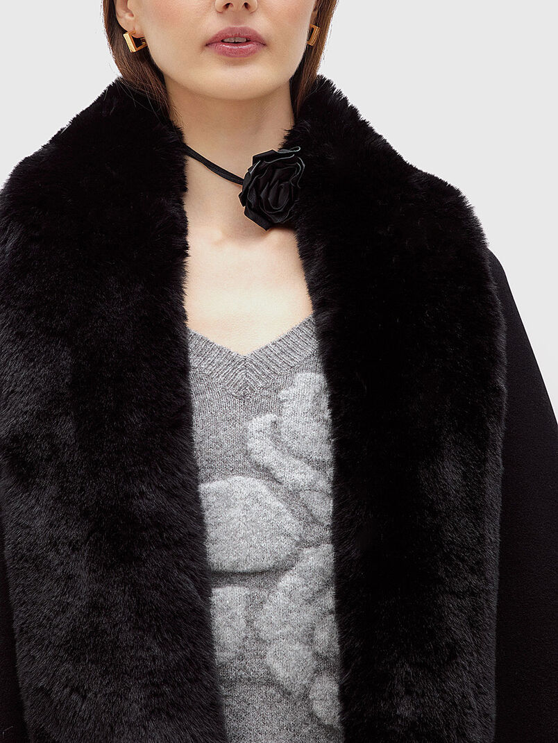 Beige scarf with faux fur collar - 3