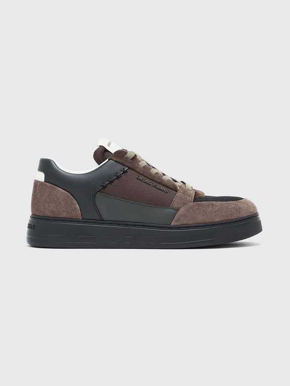 Sneakers with a logo detail - 1