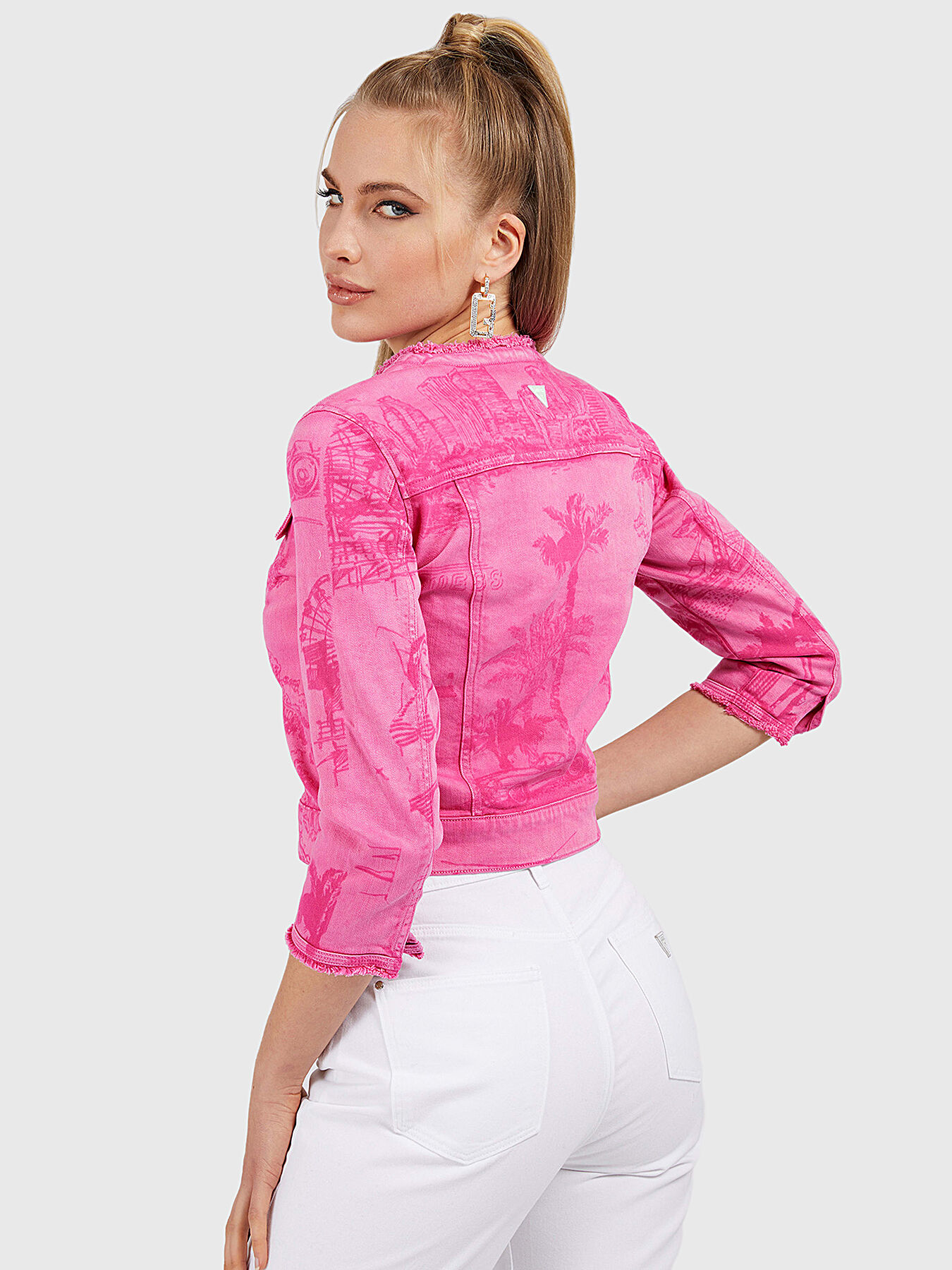 web限定アイテム BELLA Denim jacket brand GUESS — Globalbrandsstore.com/en ジャケット・アウター