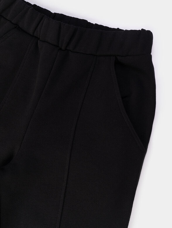 Black trousers with contrasting embroidery - 3