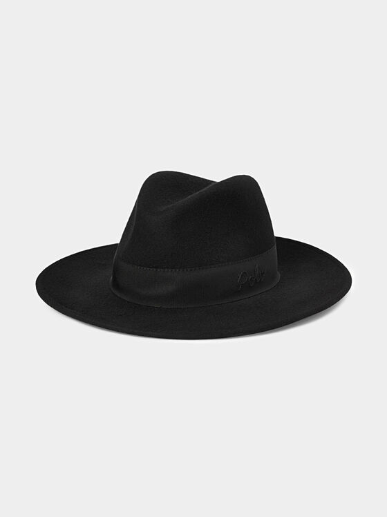 Черна шапка с лого - 1