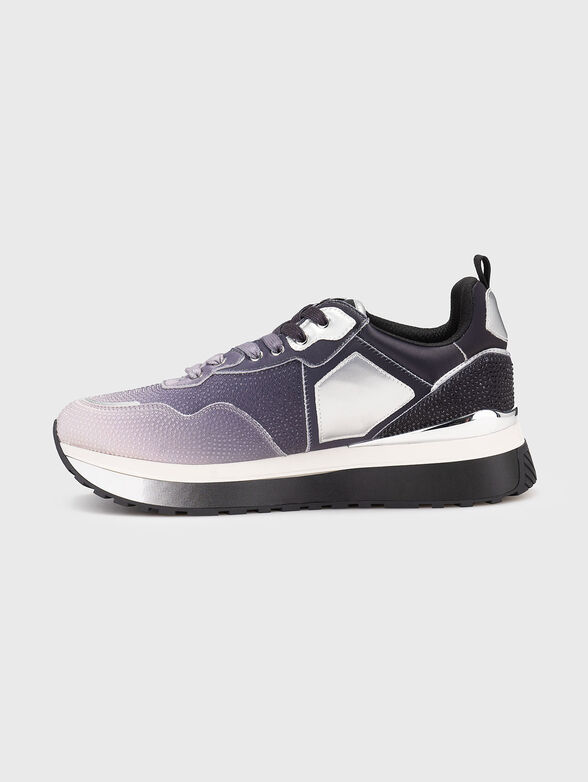 Sports shoes with logo - 4