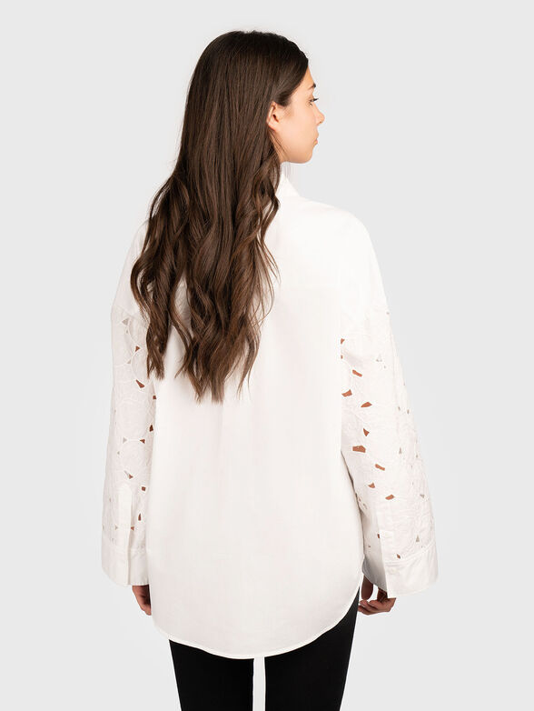 Oversized shirt with floral embroidery - 3