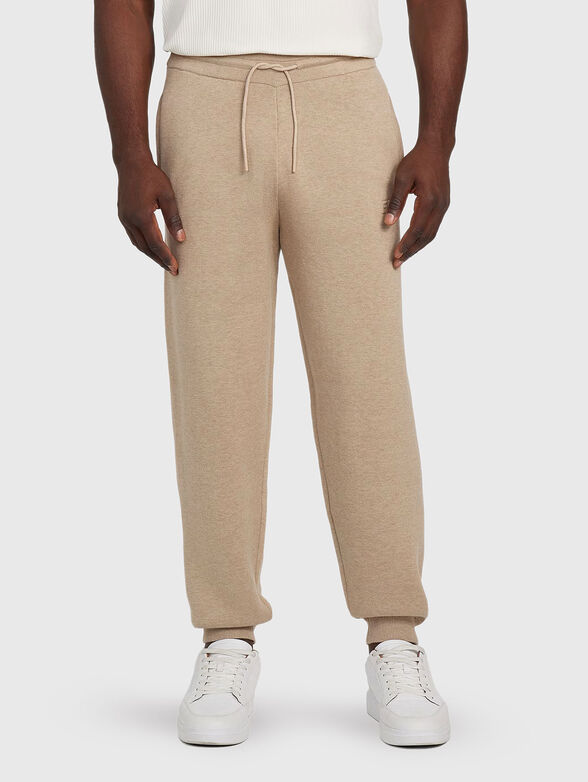 Jogger with embossed logo - 1