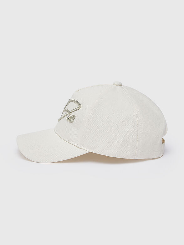 Cap with an embroidered logo - 3