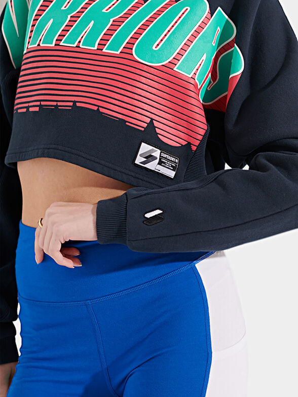 Cropped sweatshirt with contrastic print - 4