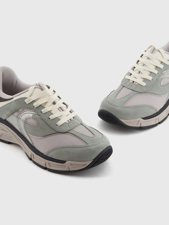 Sports shoes with logo - 4