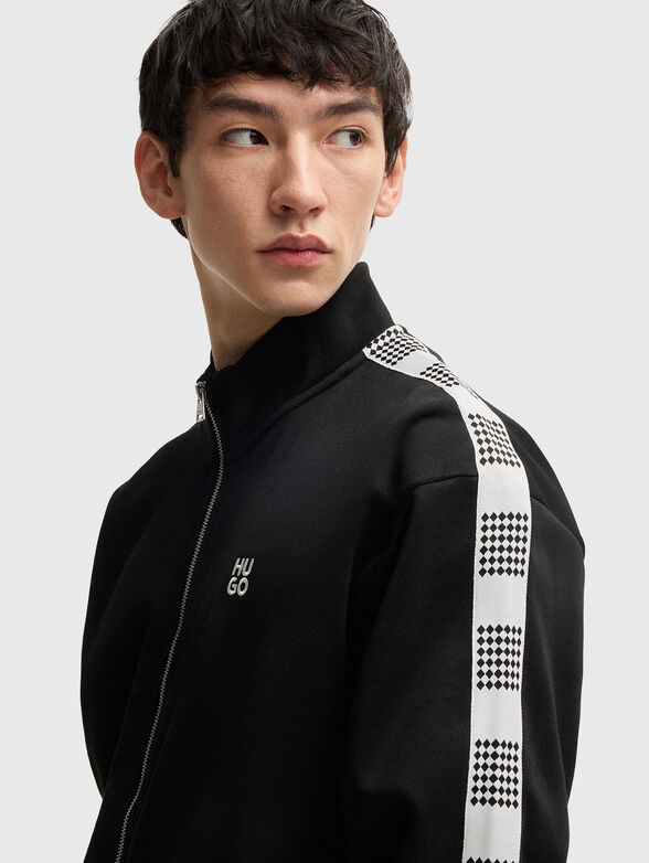 Sweatshirt with zip and contrast edge - 4