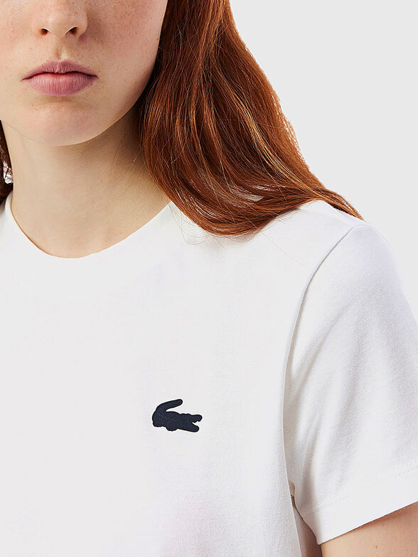 T-shirt is pink color with logo - 4