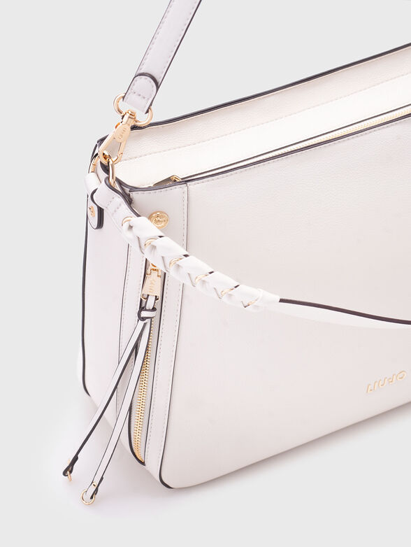 Large bag with accent pockets - 5