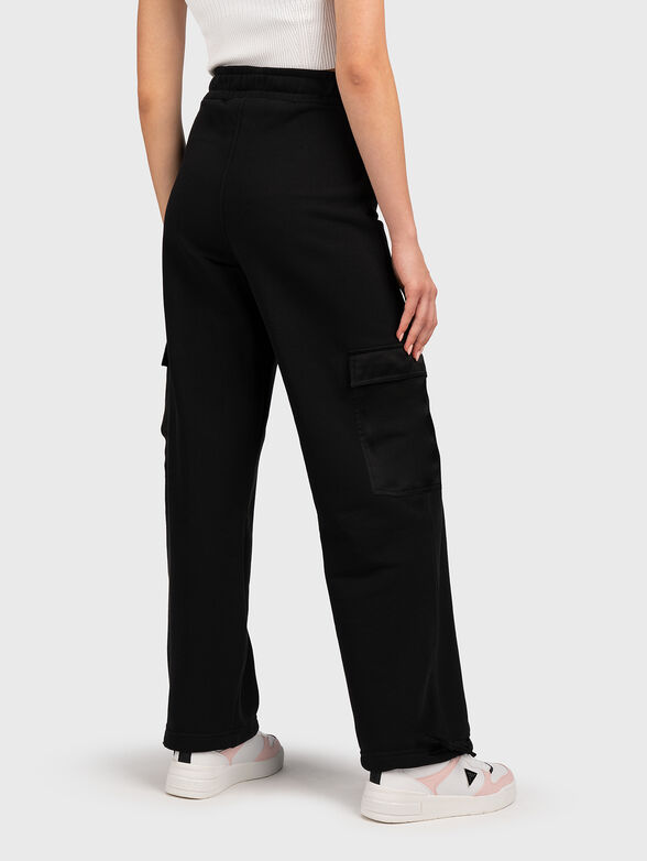 Pants with satin pockets - 2