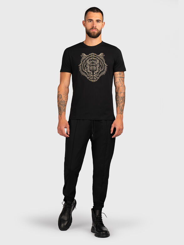 Black T-shirt with contrast print - 2