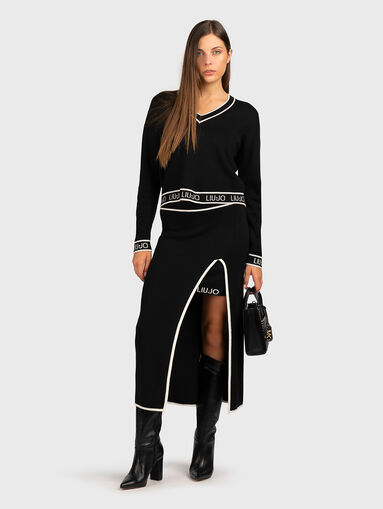 Skirt with accent slit - 5