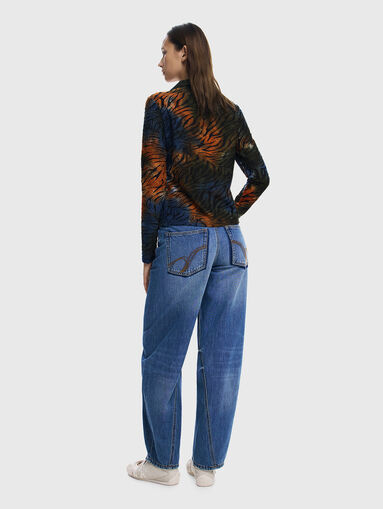 Long sleeved shirt with accented slits - 3