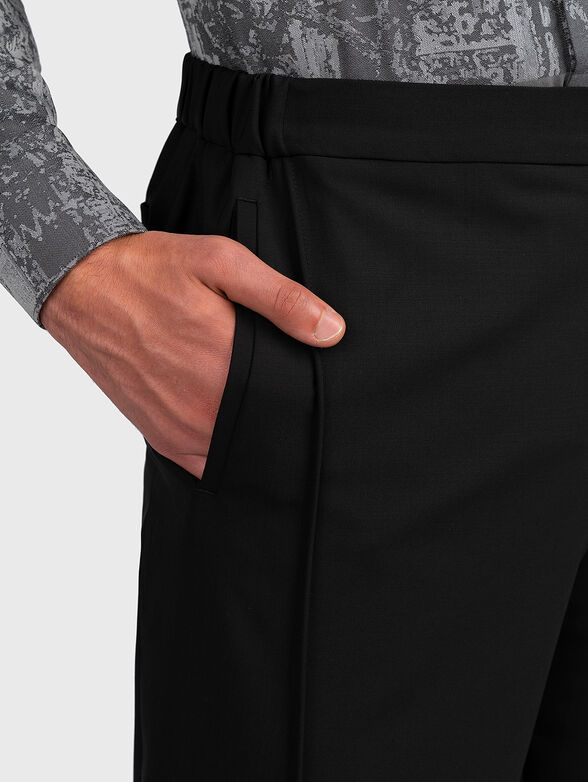 Black trousers with tappered fit - 3