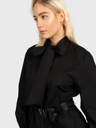 Black dress with pleated detail and belt - 3